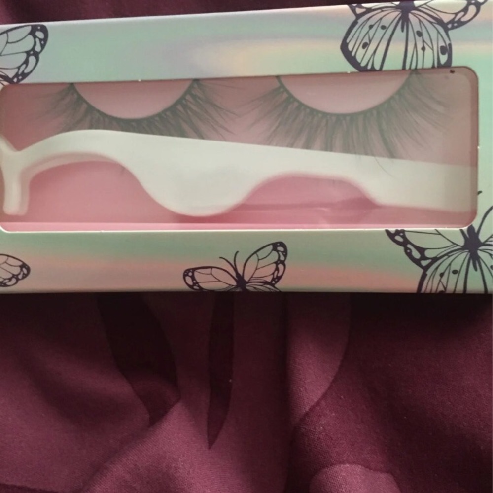 Eyelashes - Picture 2 of 8